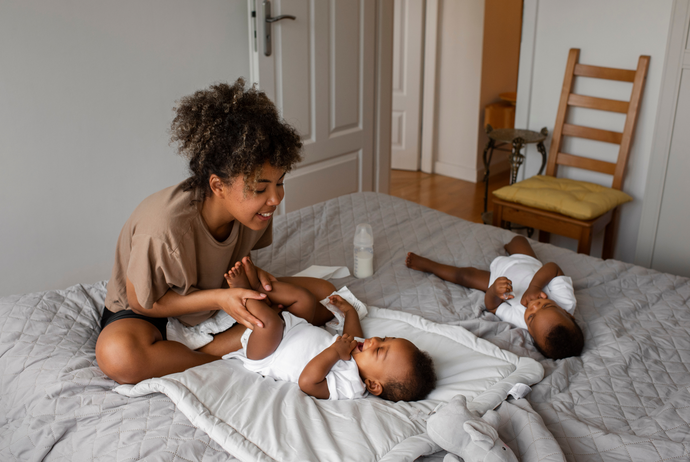 How to Change a Baby’s Diaper (Without Mess!)