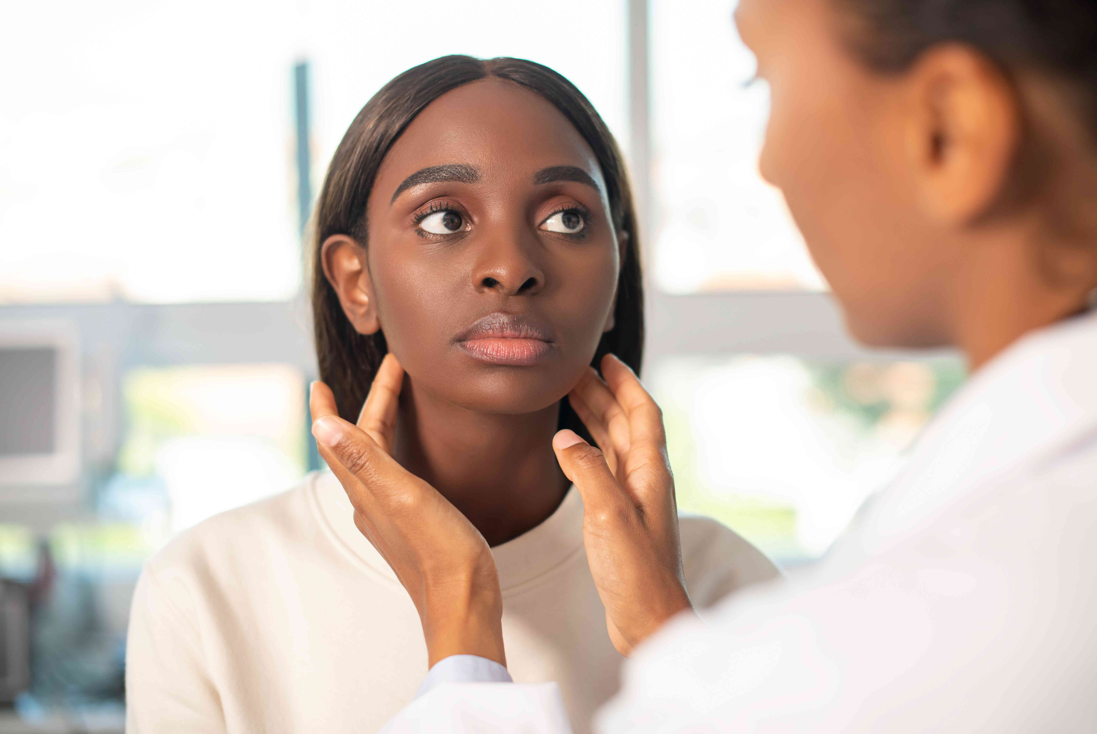 What Are the Early Signs of Thyroid Problems in Women?